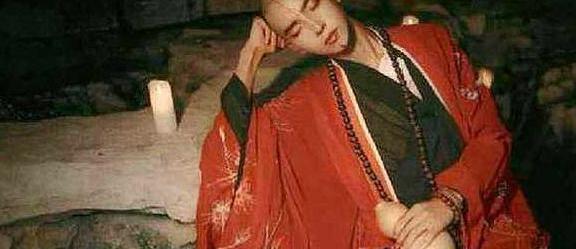 光头女士图片（光头美女图片）