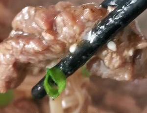 仅需10分钟竟然把牛肉做得这么嫩,不放一滴水吃完还不用刷锅