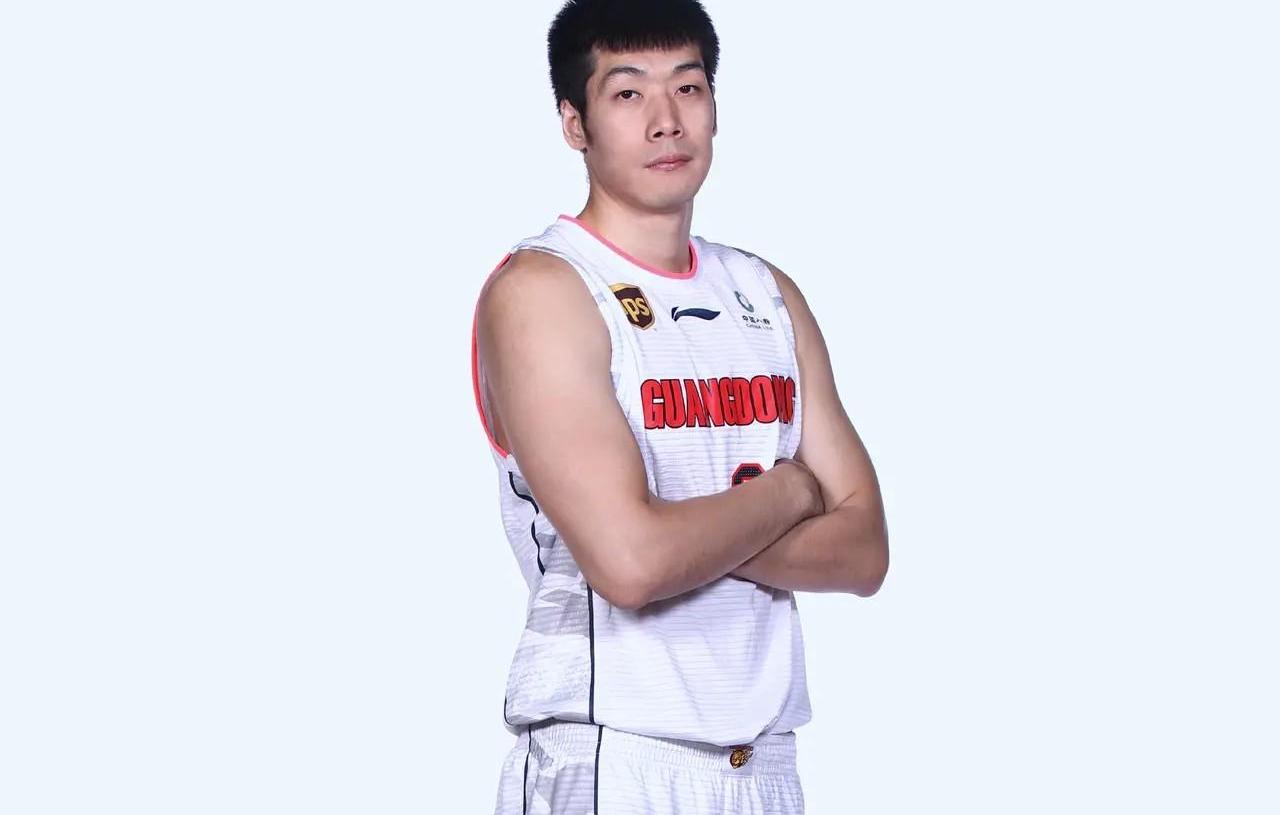 赵睿40分对飚亚当斯61分录像（赵睿亚当斯对飙）