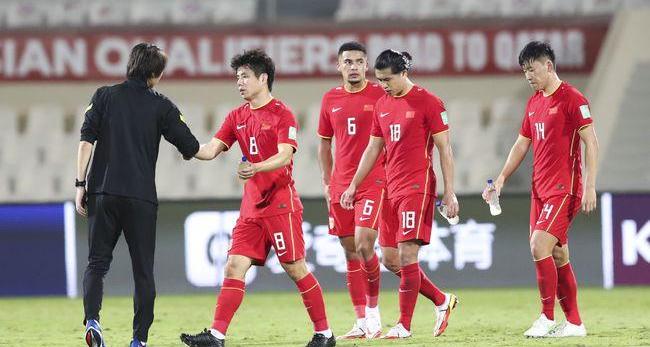 足协要换李铁（球迷又一次喊换李铁）