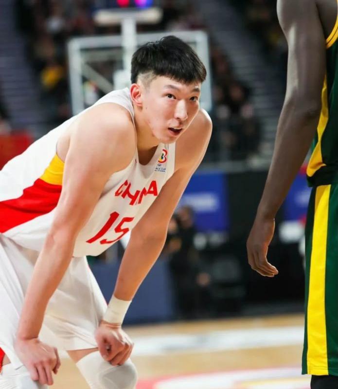 周琦受伤情况（周琦身体不适晕倒在机场）