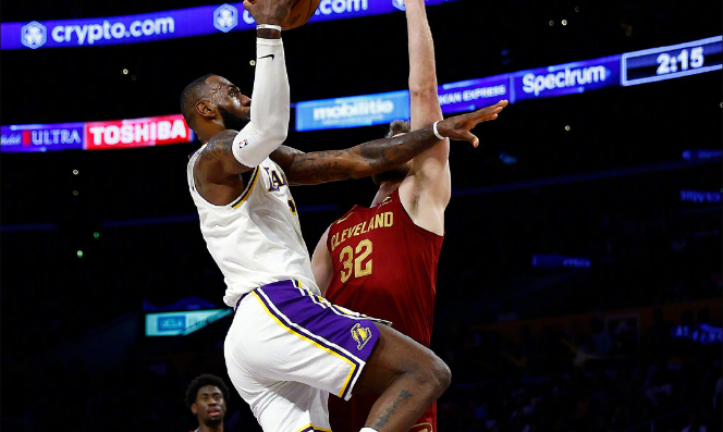 湖人输球爆发内讧文章（湖人输球爆发内讧）