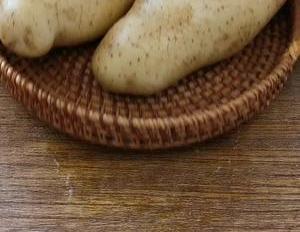 土豆是个宝,秘制一做,端上桌来,孩子吃的可香了,越吃越上瘾