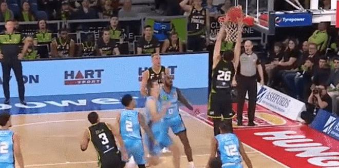 周琦首秀文章（周琦首秀）