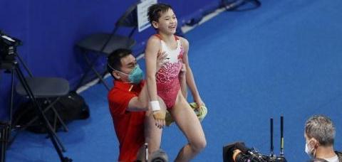 全红婵:被举起来好痛6（全红婵:被举起来好痛）