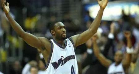 阿里纳斯绝杀转身_阿里纳斯经典绝杀