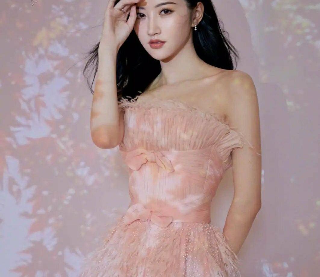 张继科与小朋友（张继科带张蕊和小男孩同回小区）