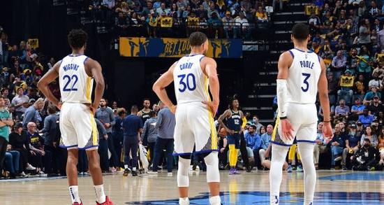 勇士2比1灰熊录像（勇士2比1灰熊）