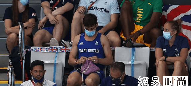 跳水名将看台织毛衣同性婚姻（跳水名将看台织毛衣）