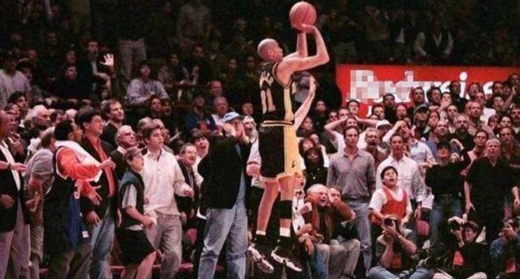 阿里纳斯绝杀转身（阿里纳斯经典绝杀）