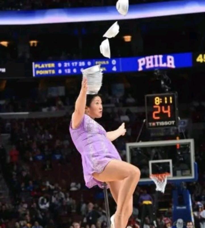 杂技顶碗精品（杂技顶碗）