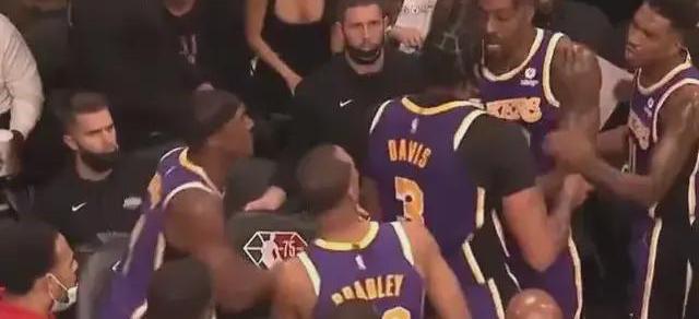 霍华德和浓眉冲突原因（霍华德:我和浓眉的冲突已经解决）