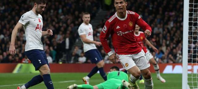 卡瓦尼与曼联比赛（卡瓦尼建功曼联3-1热刺）