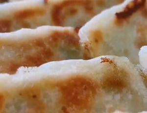 早餐别吃包子了,2块钱饺子皮加一斤大虾,8分钟出锅,太香了