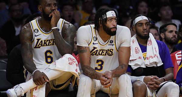 湖人险胜勇士（湖人险胜骑士）