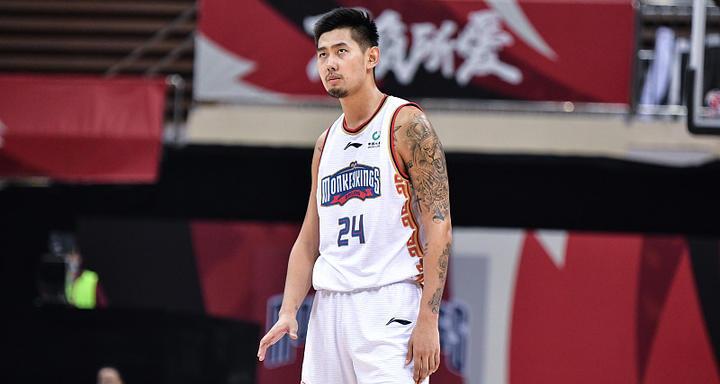 王少杰与北控男篮续约三年r（王少杰与北控男篮续约三年）