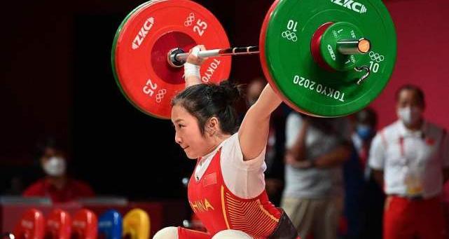奥运女子举重廖秋云摘银（廖秋云女子55公斤级举重摘银）