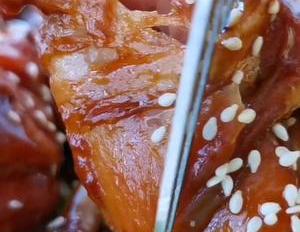 鸡腿最过瘾的吃法,不油炸不水煮,擀面杖敲一敲,一顿7个不够吃