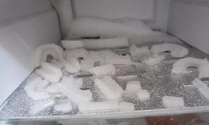 冰箱冷藏室结冰快速去除方法？（电冰箱冷藏室结冰）