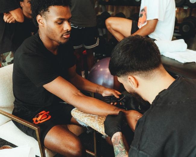 詹姆斯纹身的含义（詹姆斯纹身）