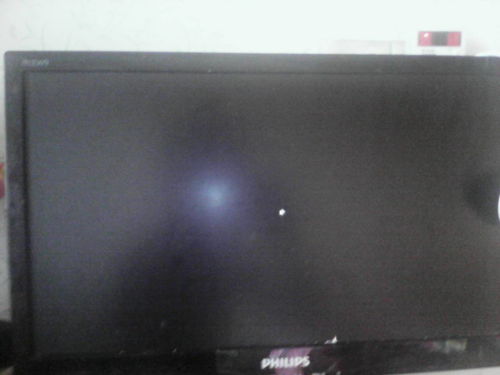 为什么电脑突然黑屏只剩鼠标了？（黑屏只有鼠标）