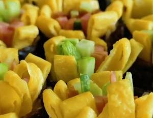 韩式鸡蛋卷的做法家常窍门（鸡蛋花韩式饭卷,简单又美味）