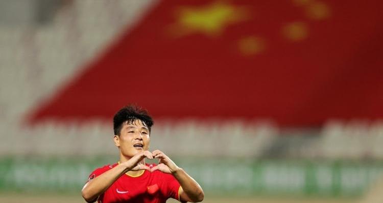 武磊进球庆祝图片（武磊用进球给妻子庆生）