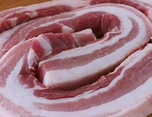 我家五花肉从不红烧,加一块豆腐,不加油不加水,上桌瞬间被扫光