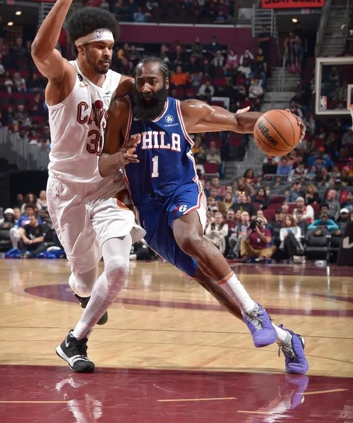 骑士战胜76人（76人大胜骑士）