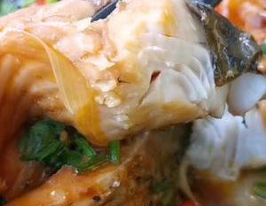 我家草鱼从不红烧,加一个萝卜,不蒸不炸不水煮,上桌瞬间被扫光