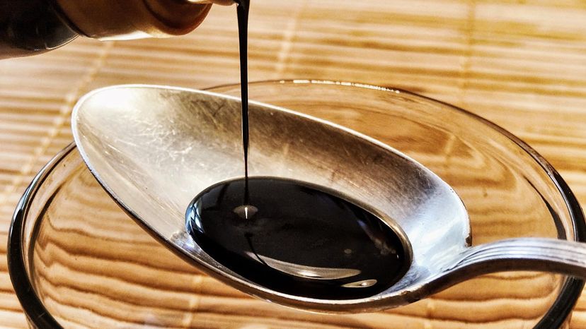 糖蜜：深色和糖浆甜味剂的粘性故事