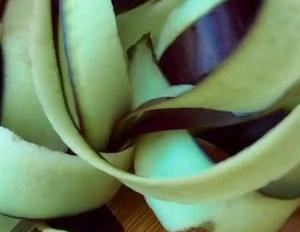 茄子新吃法,不用炒不凉拌,一次做一大盘,上桌一家人抢着吃