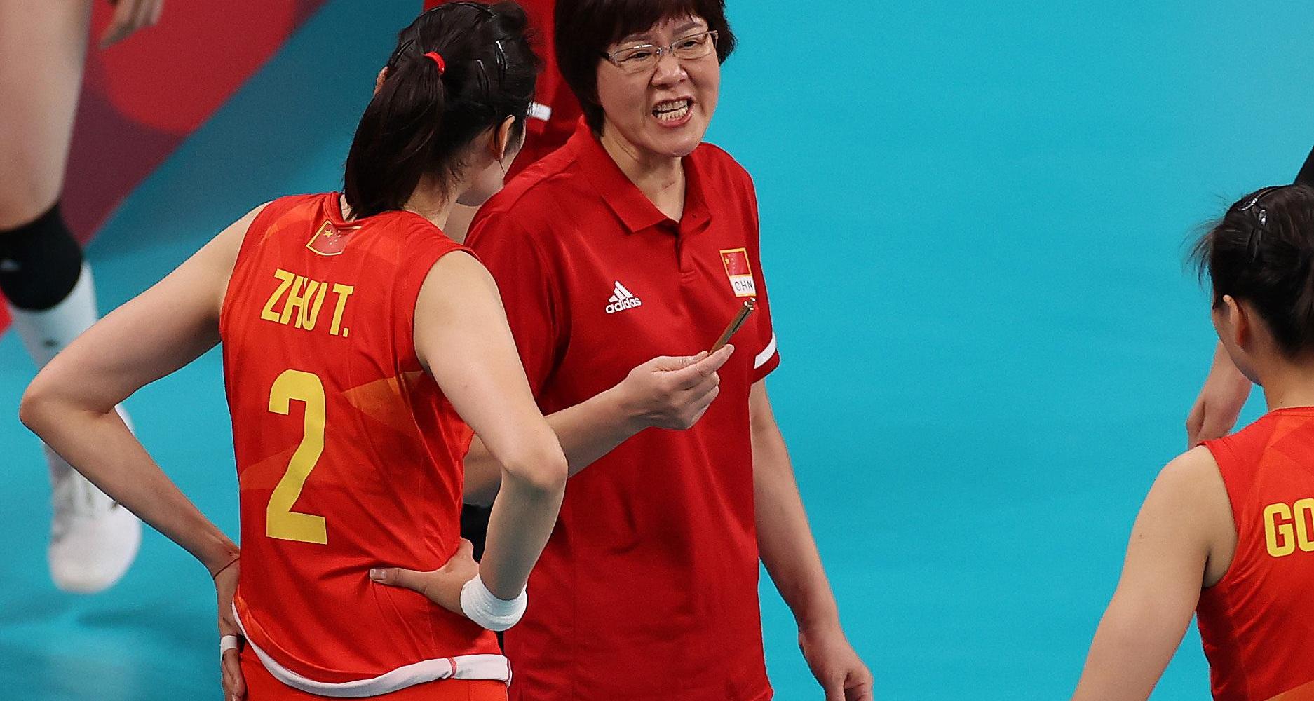 郎平透露朱婷手腕伤情:挺重的,手腕用不上劲（郎平:朱婷手腕伤势较重 用不上劲）