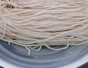 面条这样做特香特好吃,简单一做,色香味俱全,一碗不够吃