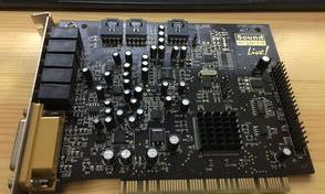 创新5.1声卡安装好了以后，有一个插孔插上音响或耳机都是一边响（创新声卡5.1）