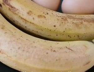 香蕉不要直接吃了,淋2个鸡蛋,不油炸,不用蒸,出锅比吃肉还香