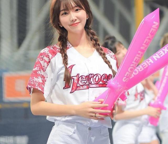 拉拉队的女生（拉拉队美女图片）