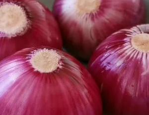 冬天要多吃洋葱,教你好吃做法,不炒不腌不凉拌,筷子一搅比肉香