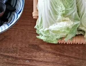 白菜好吃有诀窍,加一把木耳简单一做,比吃肉还过瘾,上桌一扫光