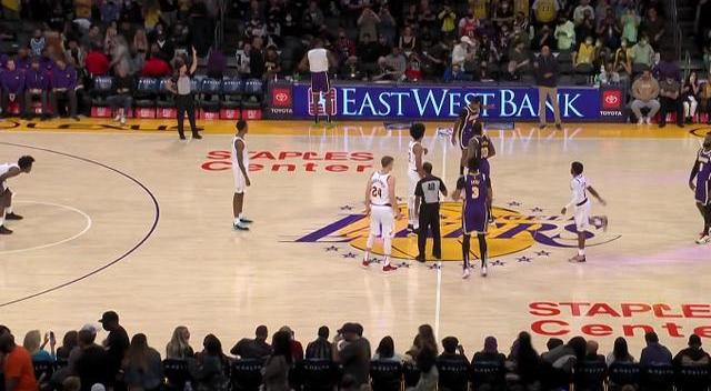 湖人首节10个失误7（湖人首节10个失误）