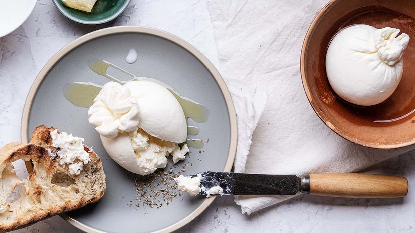 Burrata 和 Mozzarella 之间有什么区别？