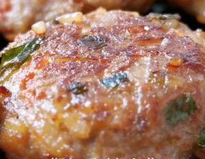 剩米饭不放鸡蛋怎么做好吃（我家剩米饭从不炒着吃,加3个鸡蛋孩子每次都吃光）