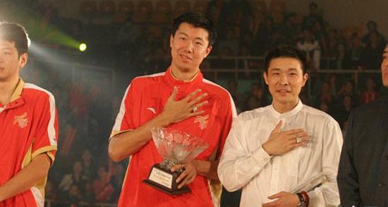 王治郅妻子国籍（王治郅妻子）