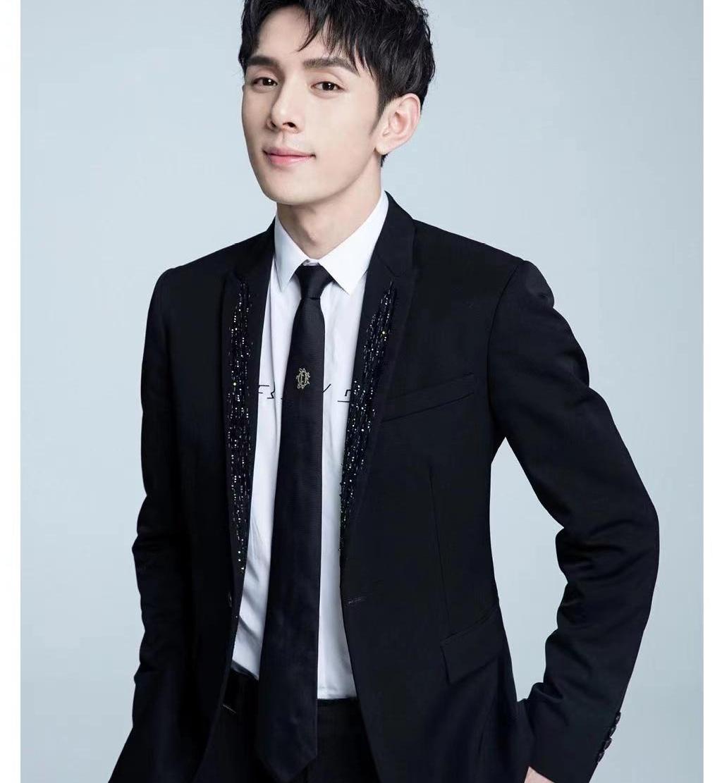 李佳琦成长历史 李佳琦入选下一代百大影响力人物