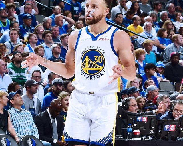 nba裁判扣篮怎么回事_nba裁判扣篮