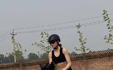 谷爱凌是试管婴儿吗_谷爱凌骑马秀腹肌