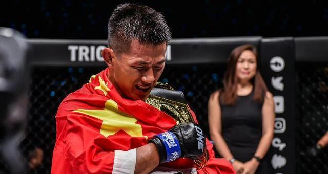 中国第一个mma冠军_中国首个男子MMA世界冠军