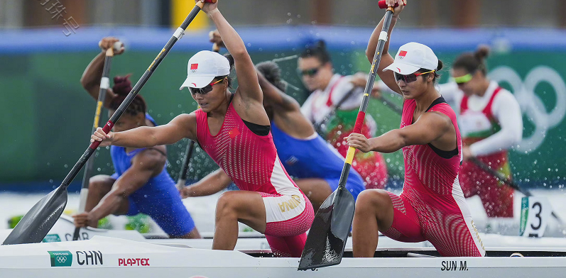 女子500米双人划艇夺冠图片_女子500米双人划艇夺冠