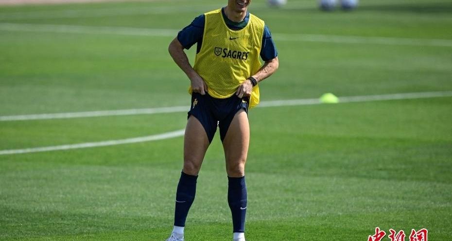 c罗鼓励葡萄牙队_C罗：想让所有葡萄牙人感到骄傲