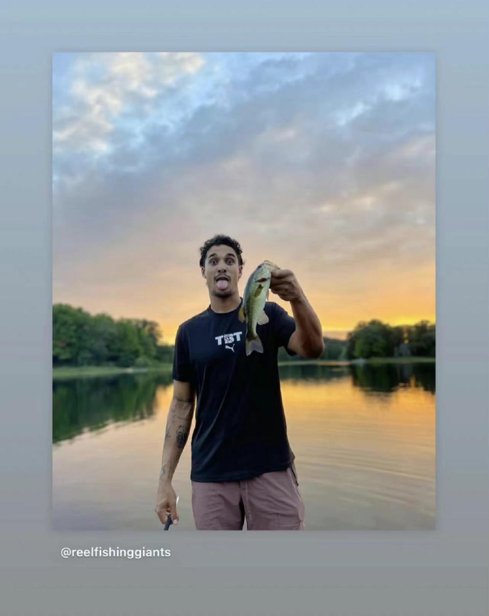 约翰逊美国男篮_男篮外援尼克约翰逊完成注册